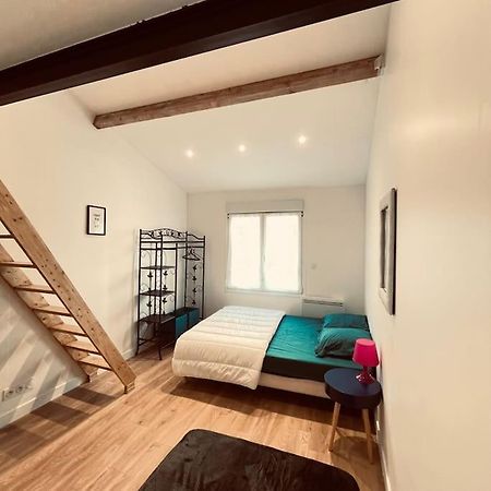 Orly Shelter Apartment ภายนอก รูปภาพ