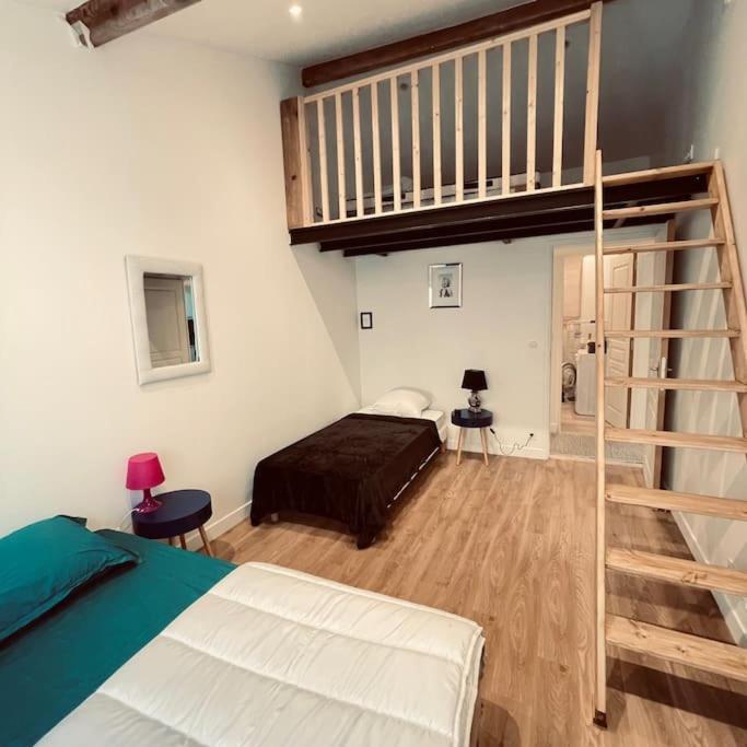 Orly Shelter Apartment ภายนอก รูปภาพ