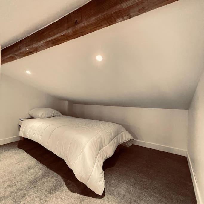 Orly Shelter Apartment ภายนอก รูปภาพ